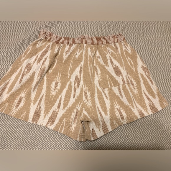 Aerie tribal print shorts. Pull on elastic waist with tassel tie. Pockets. Large - Picture 3 of 4
